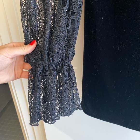 Elegant Black Lace Sleeve Dress - Picture 5 of 6